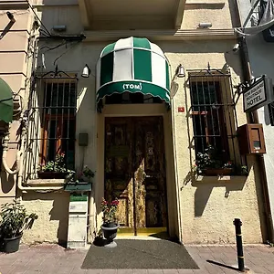 Tom Square Boutique Отель